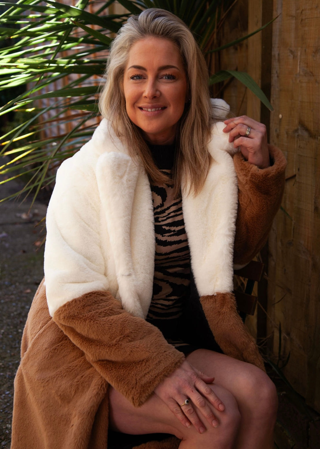 Block colour fur beige